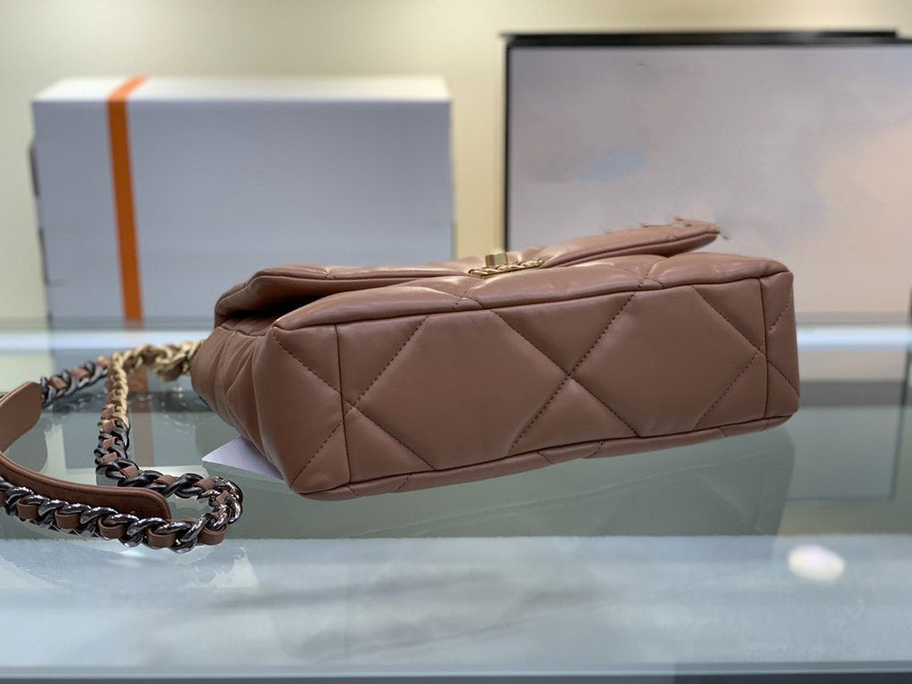 19 FLAP BAG 26 BROWN GOATSKIN