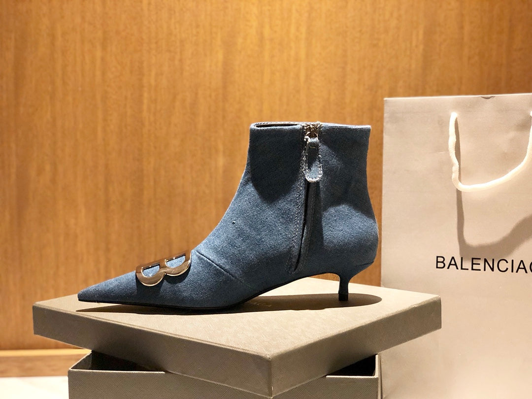 POINTED-TOE KITTEN HEEL 45 MM ANKLE BOOTS IN BLUE DENIM