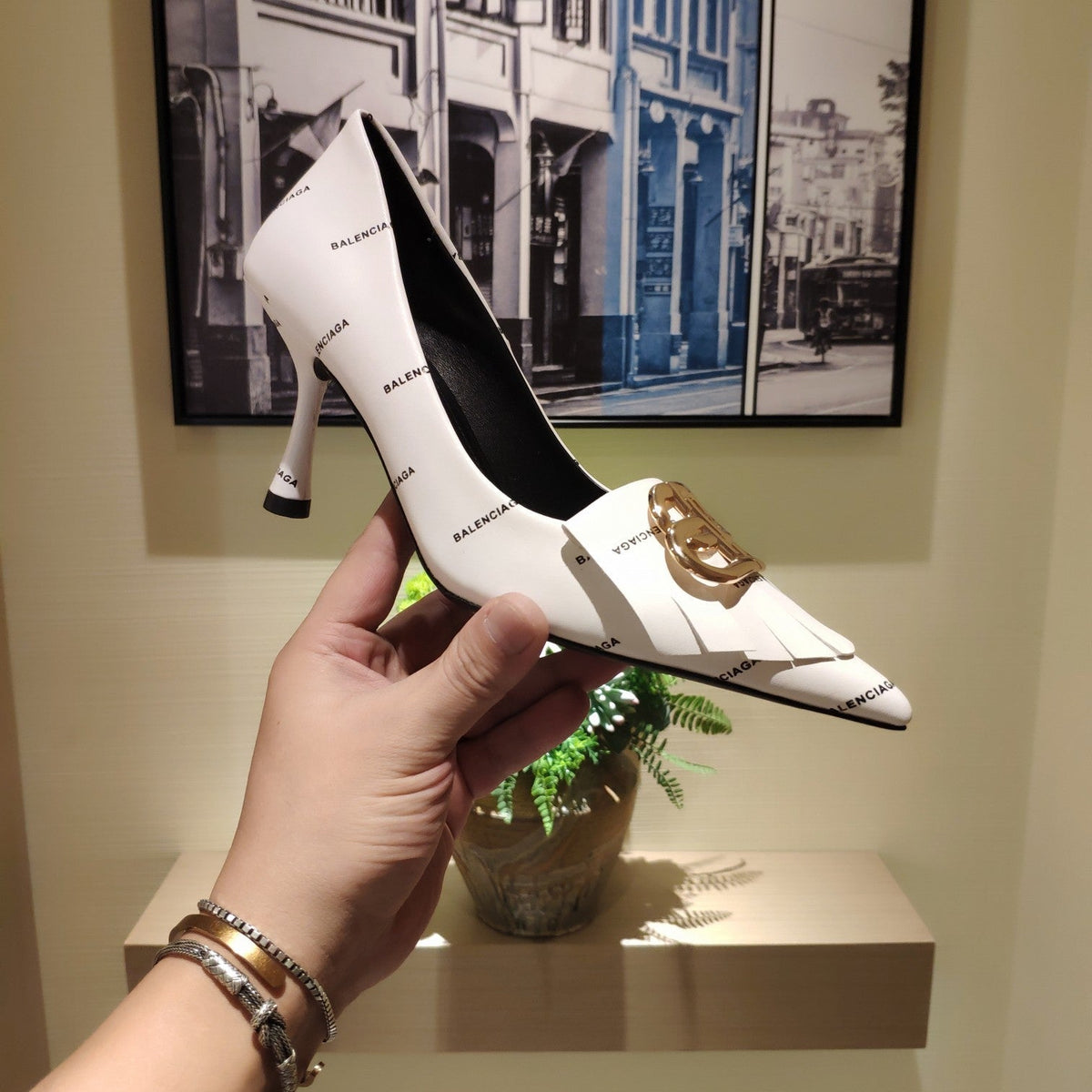 POINTED TOE PUMPS WHITE WITH LOGO PRINT SMOOTH CALFSKIN