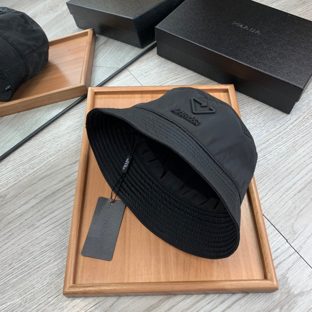 BUCKET HAT IN BLACK RE-NYLON 234098