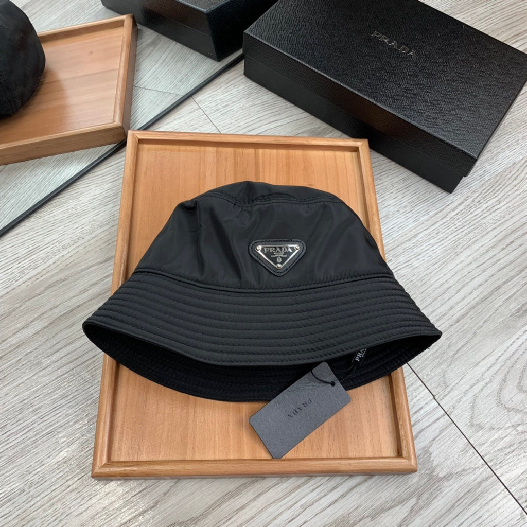 BUCKET HAT IN BLACK RE-NYLON 234098