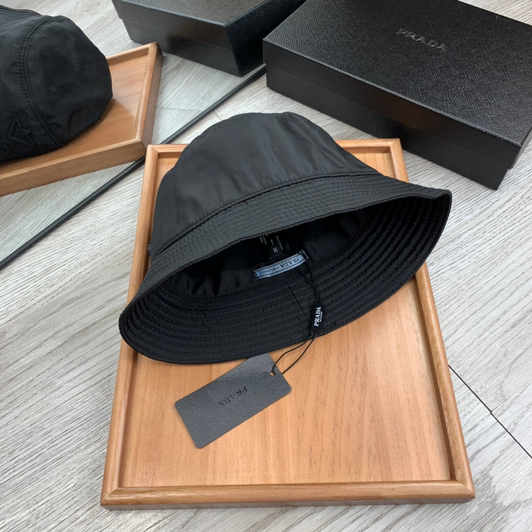 BUCKET HAT IN BLACK RE-NYLON 234098
