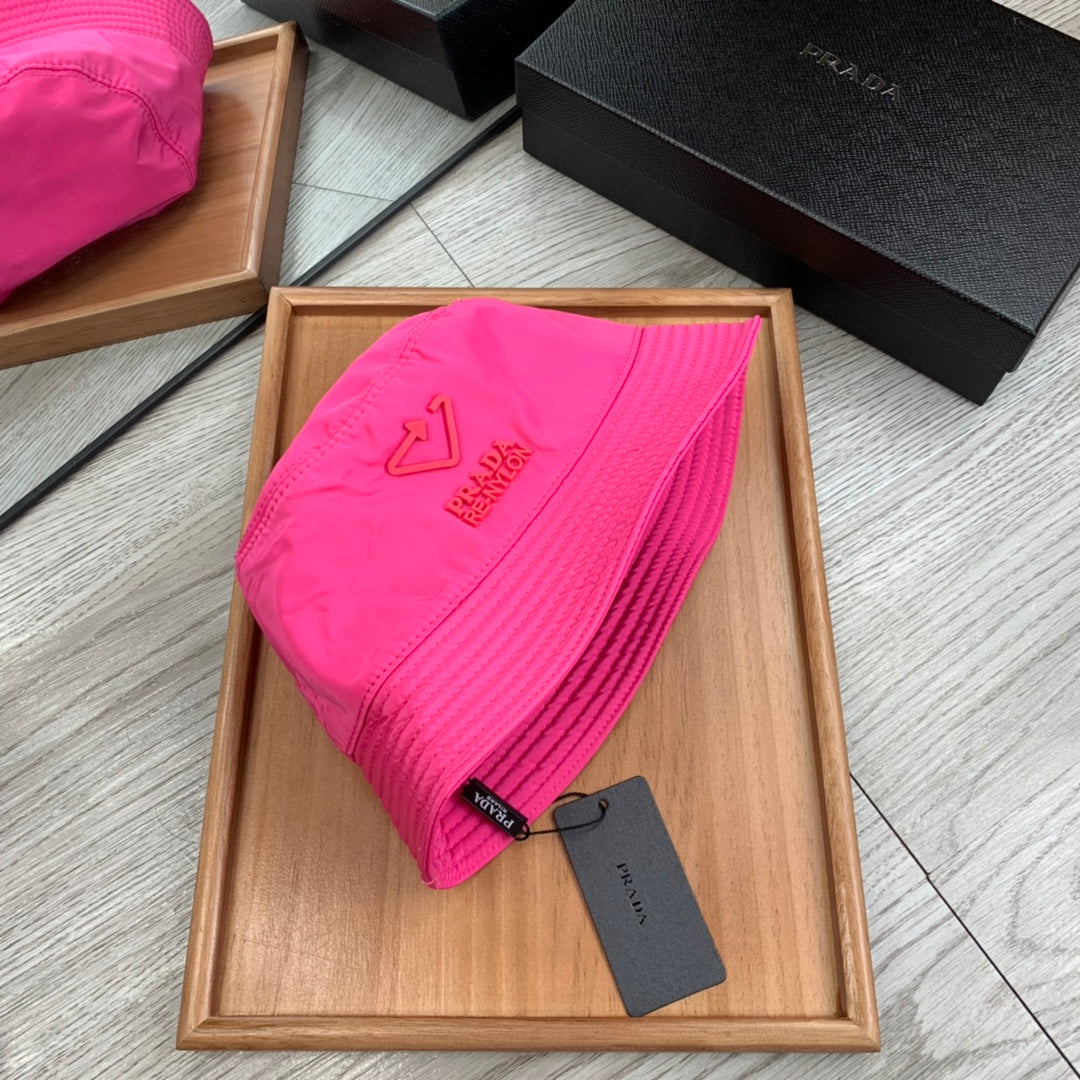 BUCKET HAT IN BRIGHT PINK RE-NYLON 234102