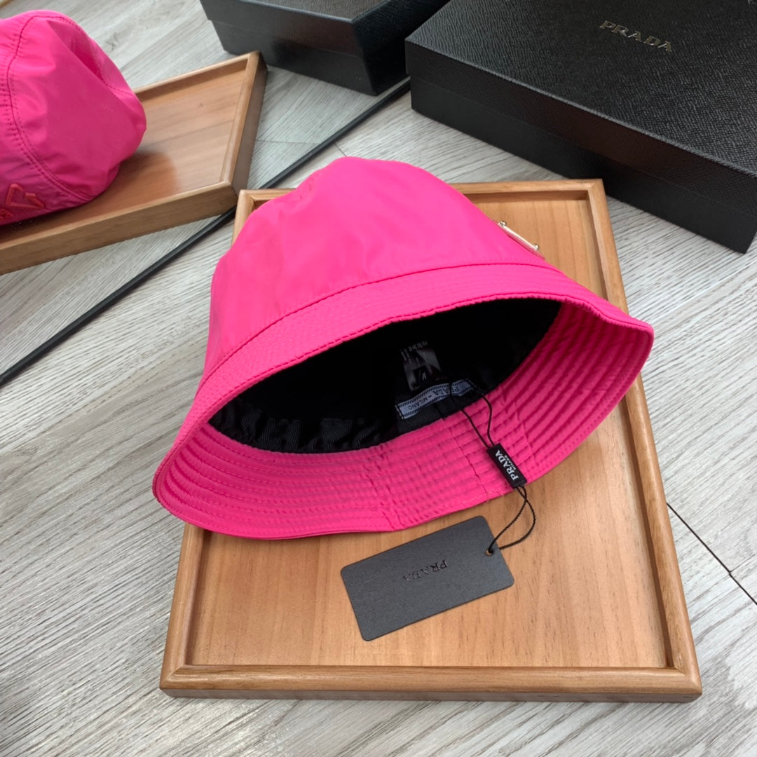 BUCKET HAT IN BRIGHT PINK RE-NYLON 234102
