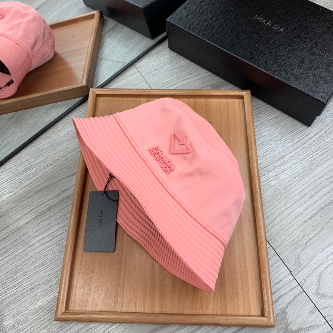 BUCKET HAT IN ROUGE PINK RE-NYLON 234103