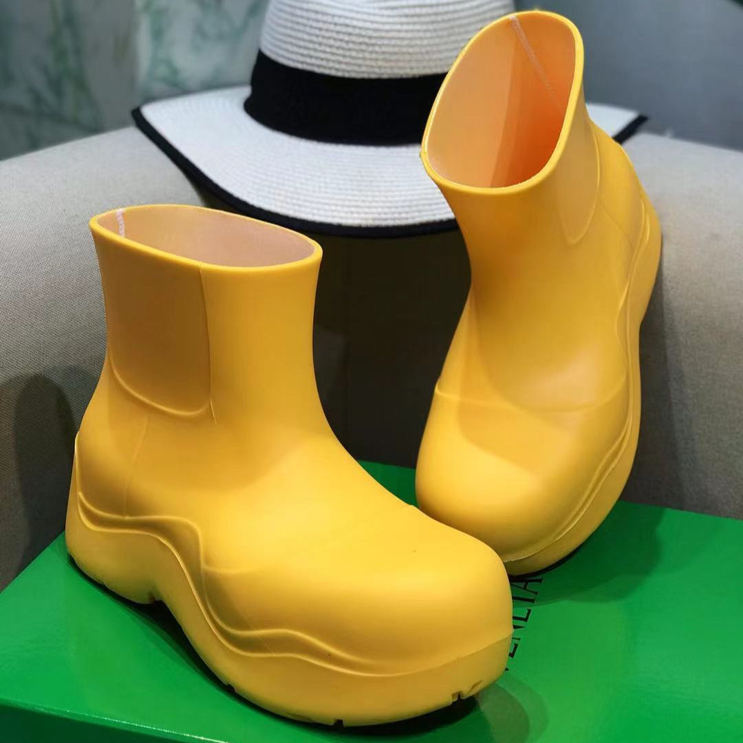 PUDDLE ANKLE BOOT IN BRIGHT YELLOW RUBBER