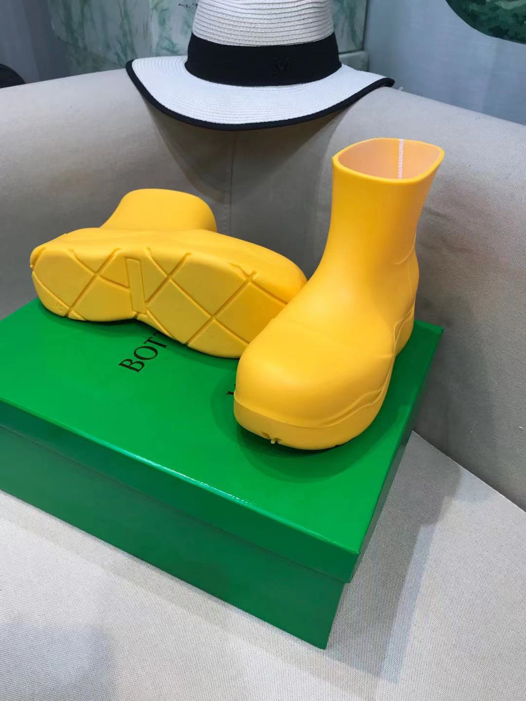 PUDDLE ANKLE BOOT IN BRIGHT YELLOW RUBBER
