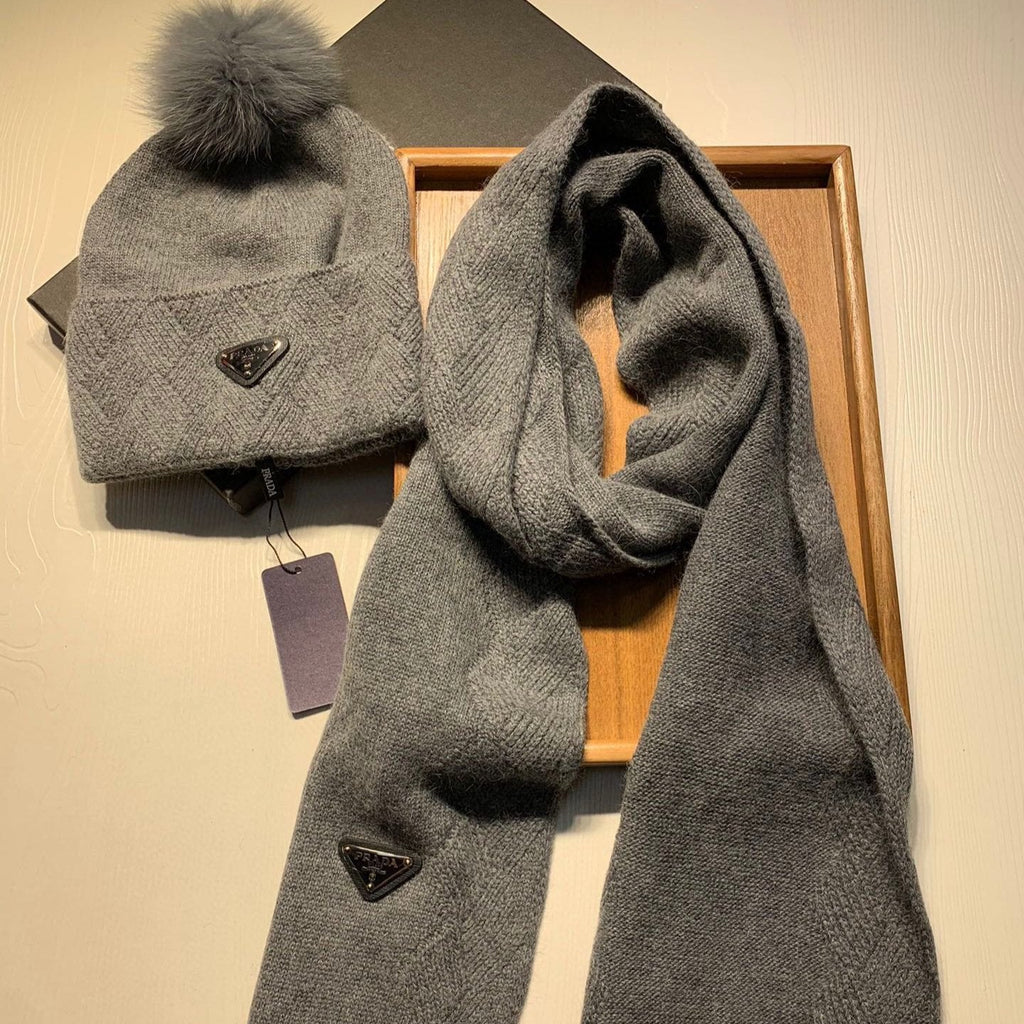 SET SCARF AND HAT IN DOVE GRAY WOOL AND RABBIT FUR 416366
