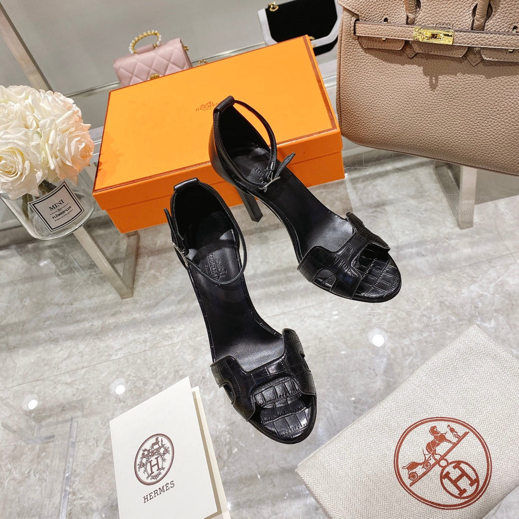 PREMIERE 105 SANDAL IN BLACK CALFSKIN