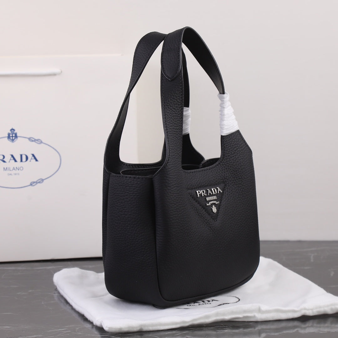 PRA 18 DYNAMIQUE LOGO TOTE BAG IN BLACK CALFSKIN