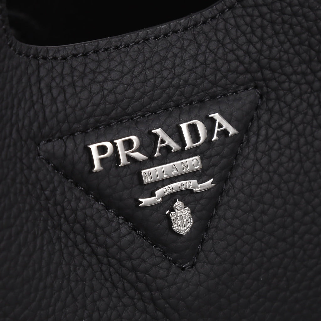 PRA 18 DYNAMIQUE LOGO TOTE BAG IN BLACK CALFSKIN