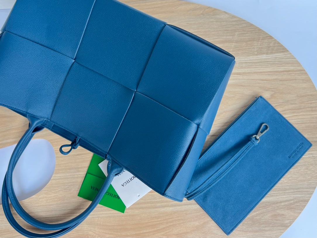 ARCO TOTE 36 IN AEGEAN BLUE CALFSKIN
