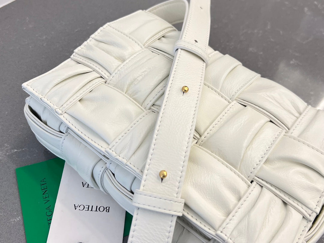 CASSETTE 28 IN WHITE SOFT LAMBSKIN