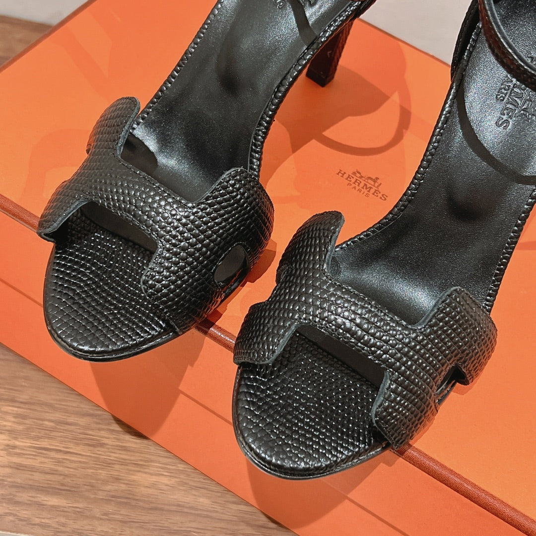 PREMIERE 105 SANDAL IN BLACK GRAINED CALFSKIN