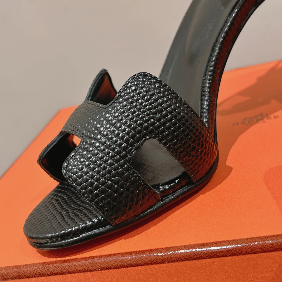 PREMIERE 105 SANDAL IN BLACK GRAINED CALFSKIN