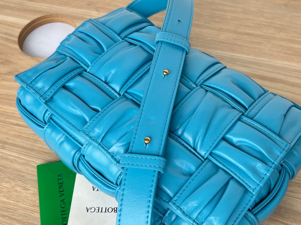 CASSETTE 28 IN SKY BLUE SOFT LAMBSKIN
