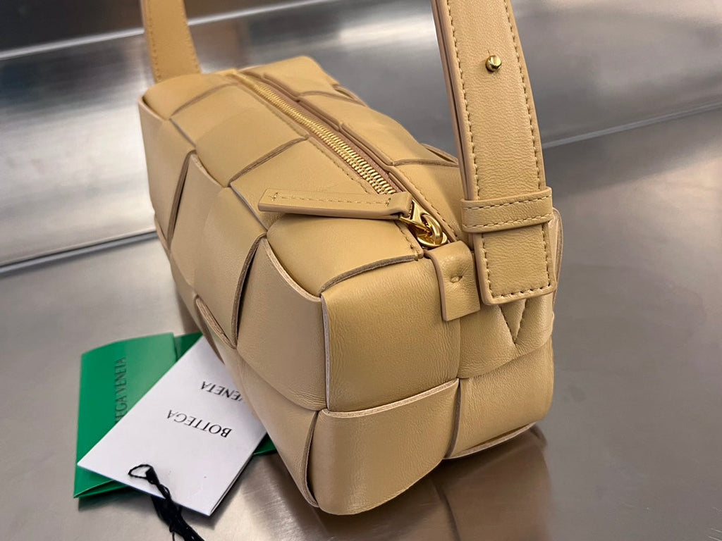 BRICK CASSETTE 28 IN HARVEST GOLD CALFSKIN