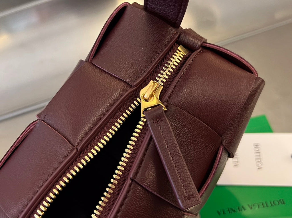 BRICK CASSETTE 28 IN WINE RED CALFSKIN