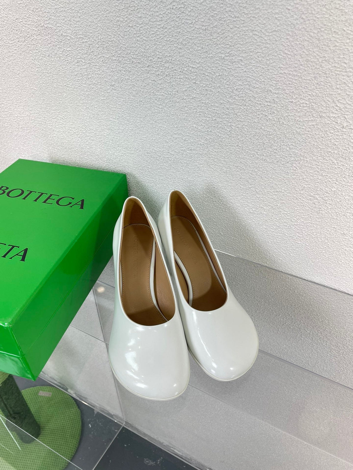 ATOMIC HIGH PUMP 9 CM IN WHITE CALFSKIN