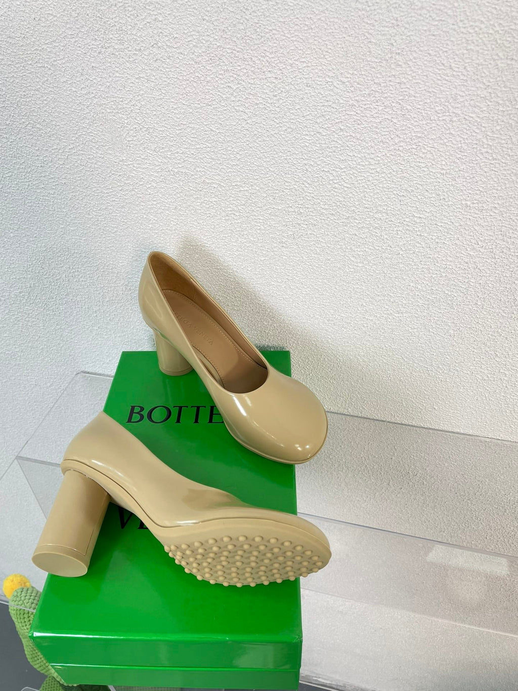 ATOMIC HIGH PUMP 9 CM IN BISQUE BEIGE CALFSKIN