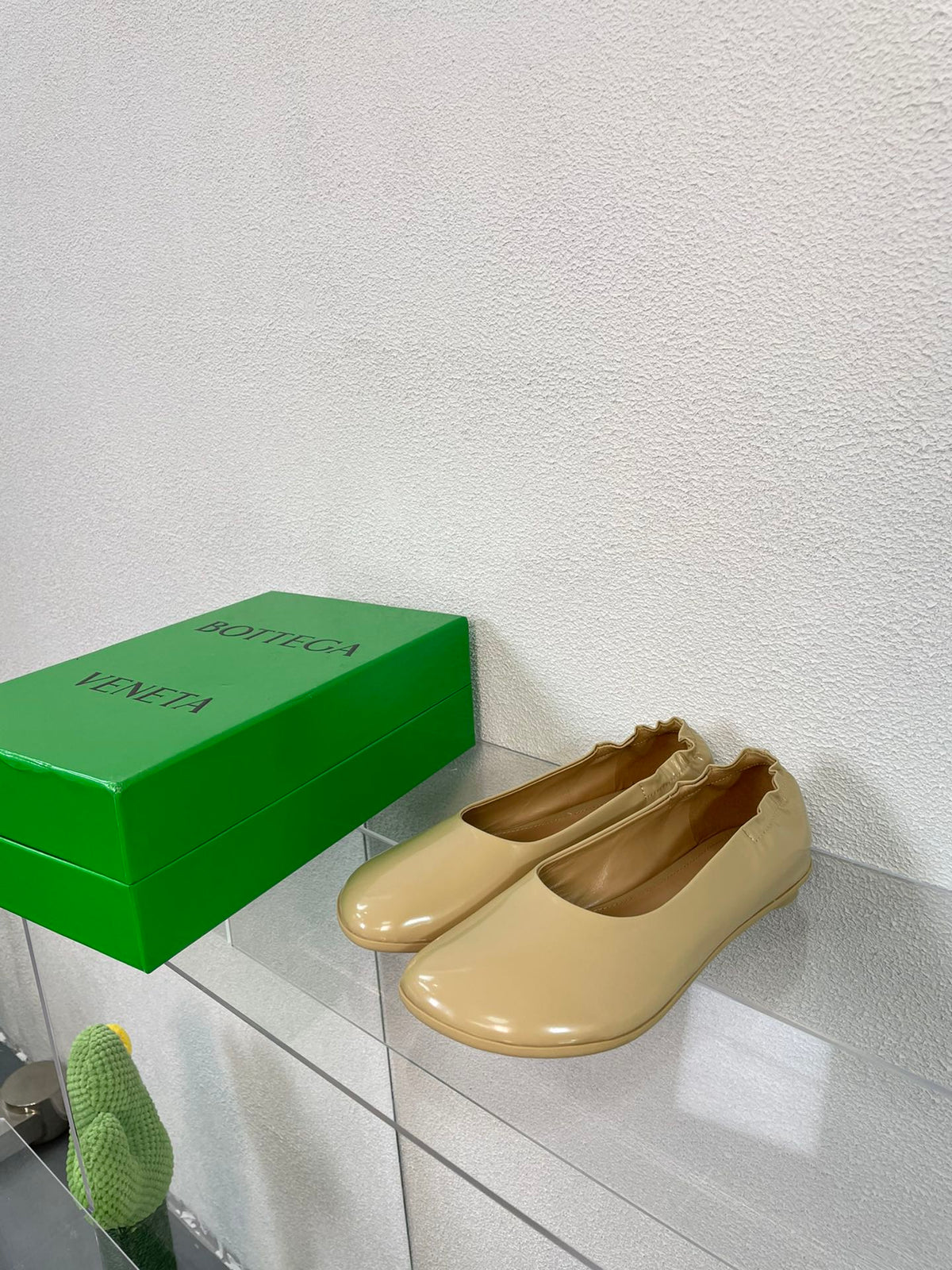ATOMIC BALLERINA FLAT IN BISQUE BEIGE CALFSKIN