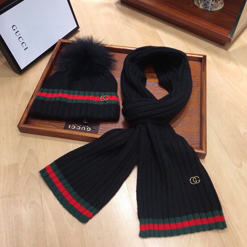 SET SCARF AND HAT IN BLACK WOOL AND CASHMERE 945027