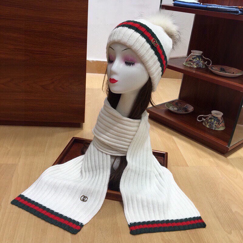 SET SCARF AND HAT IN WHITE WOOL AND CASHMERE 945028
