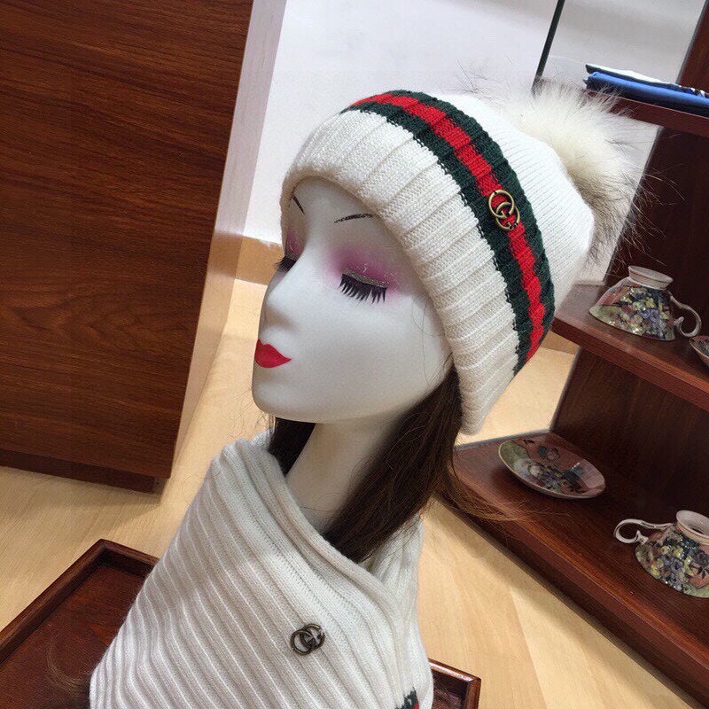 SET SCARF AND HAT IN WHITE WOOL AND CASHMERE 945028