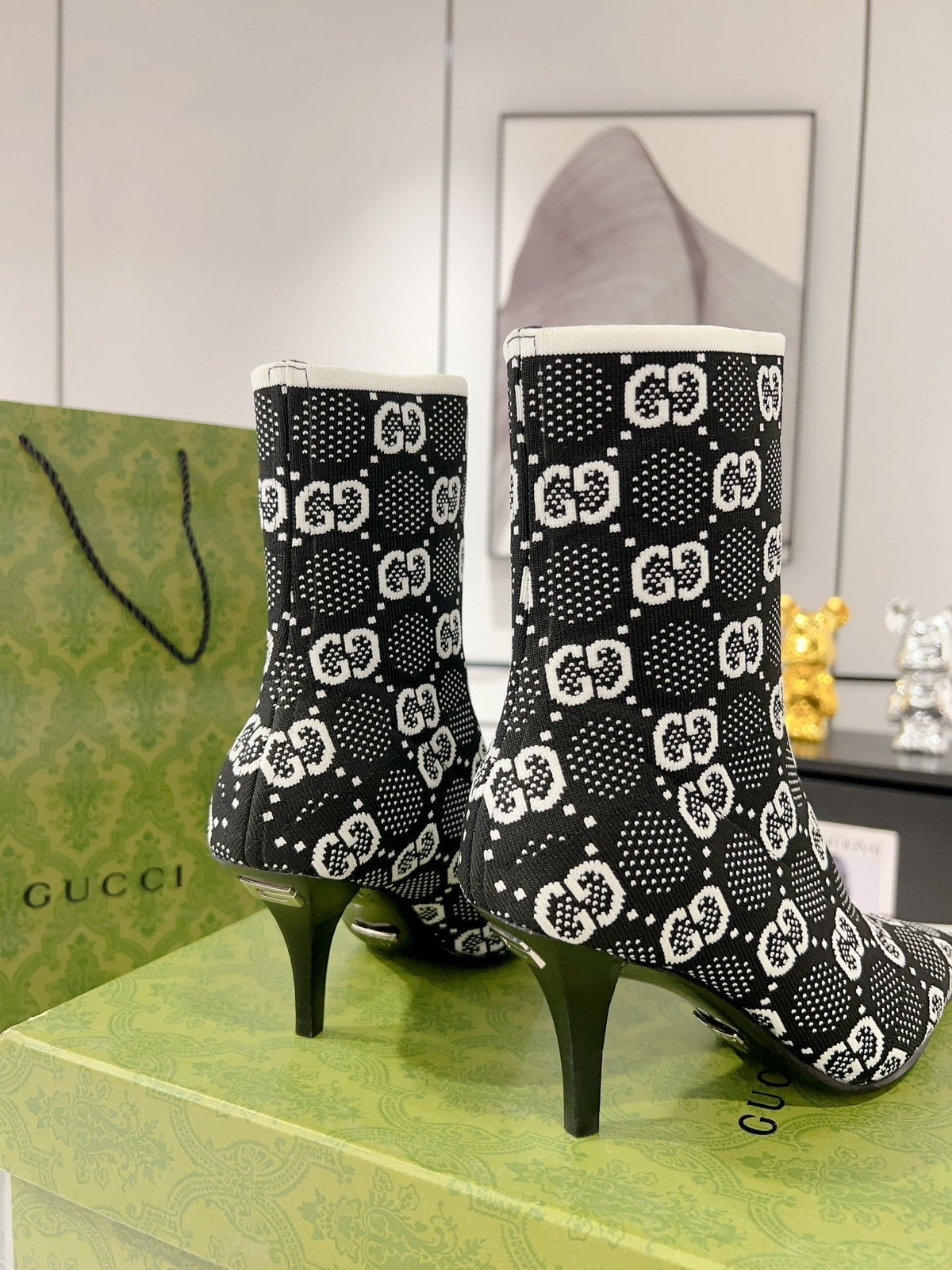 ANKLE BOOTS IN BLACK MIX WHITE KNITTED FABRIC WITH RETRO STYLE