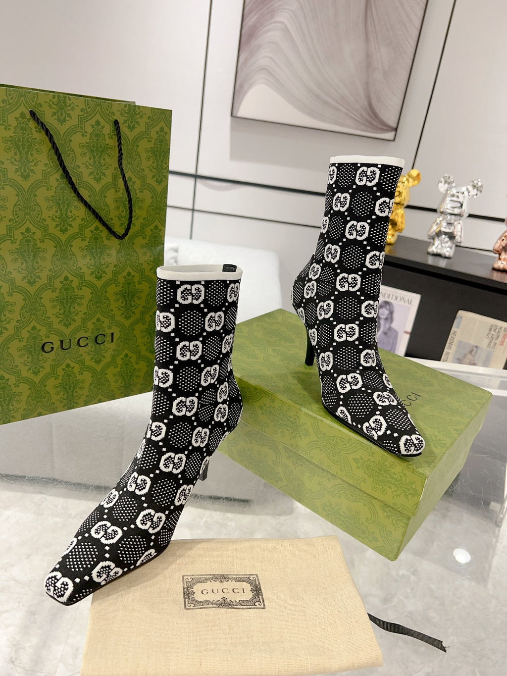 ANKLE BOOTS IN BLACK MIX WHITE KNITTED FABRIC WITH RETRO STYLE
