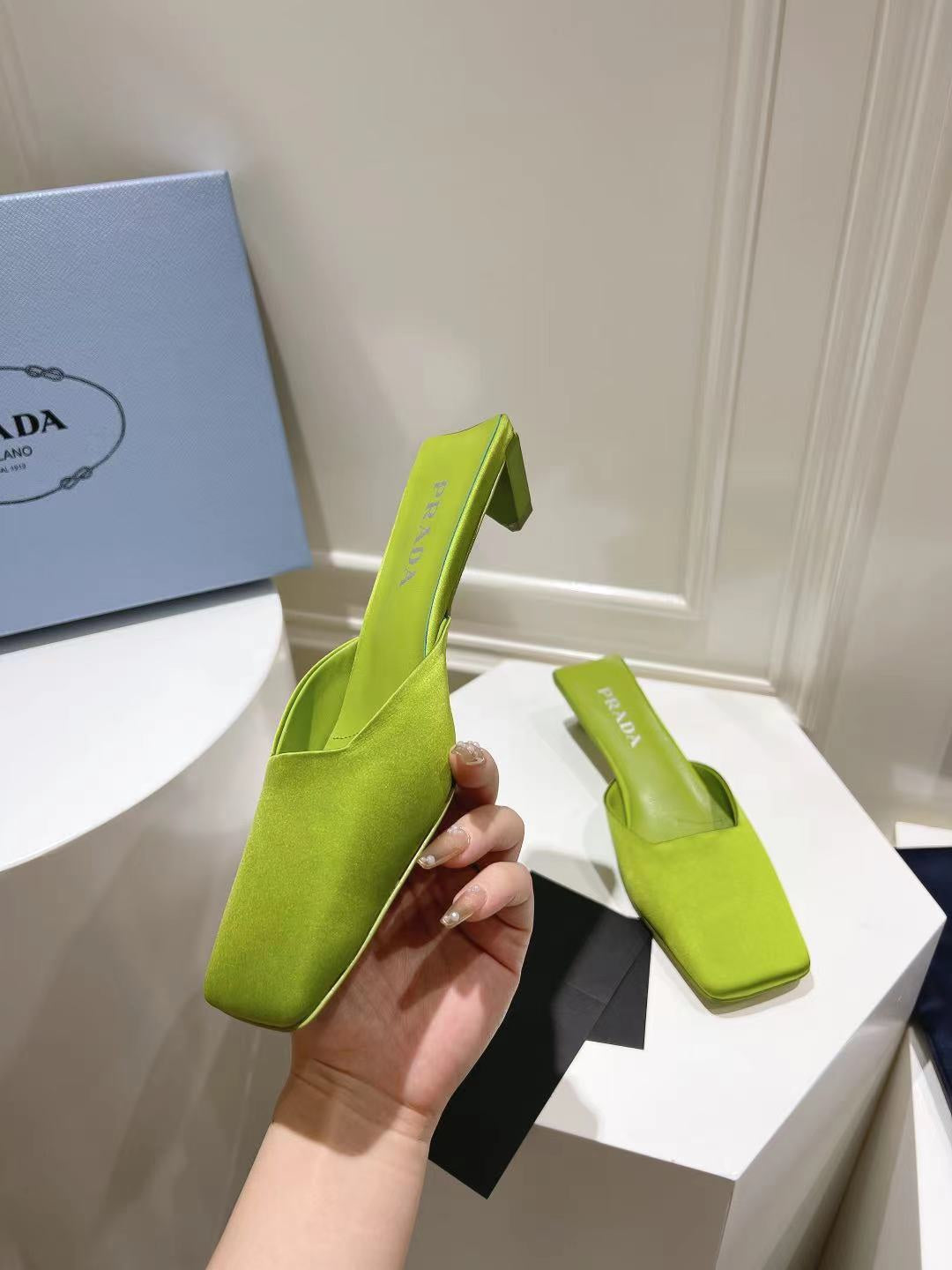 PRA SQUARE TOE MULES PEAR SATIN