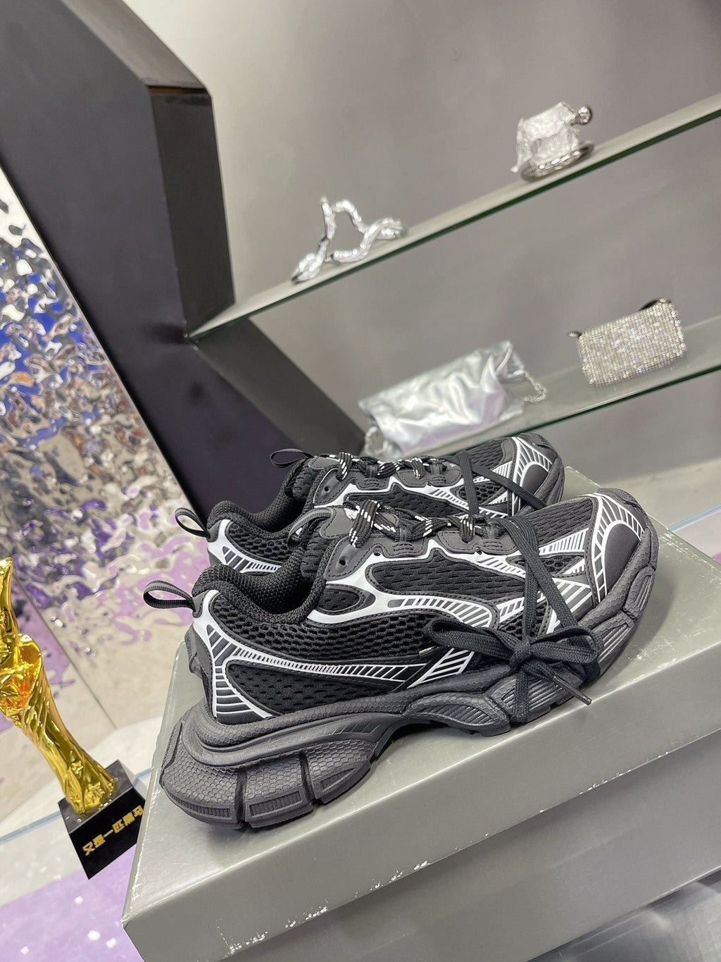 3XL SNEAKER IN BLACK MIX WHITE MESH AND POLYURETHANE