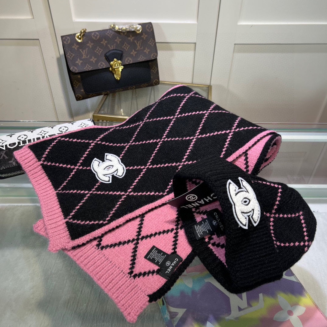 SET HAT AND SCARF IN BLACK MIX BRIGHT PINK WOOL 422596