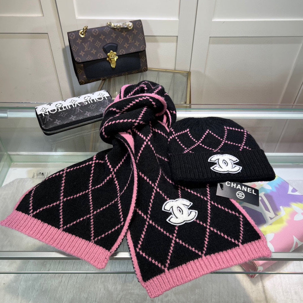 SET HAT AND SCARF IN BLACK MIX BRIGHT PINK WOOL 422596