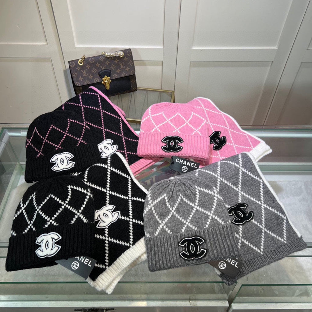 SET HAT AND SCARF IN PUNCH PINK MIX WHITE WOOL 422597