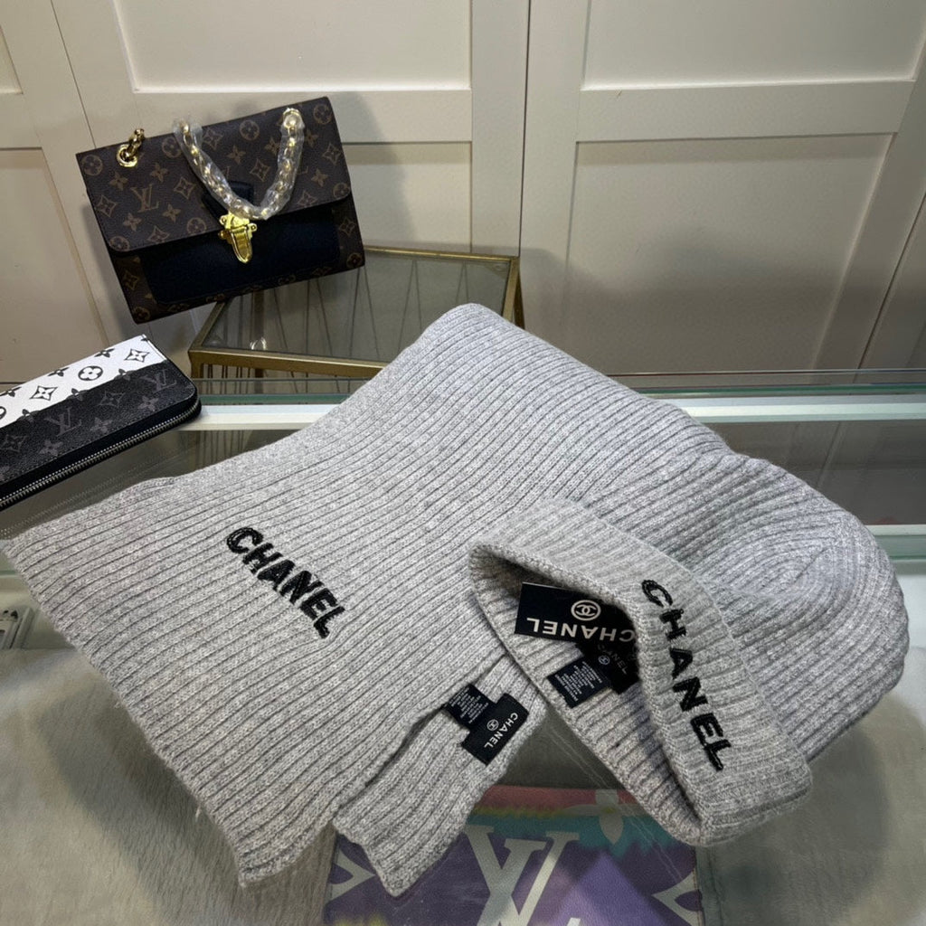 SET HAT AND SCARF IN DOVE GRAY WOOL 422598