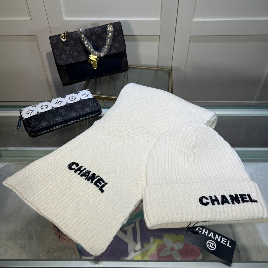 SET HAT AND SCARF IN WHITE WOOL 422599