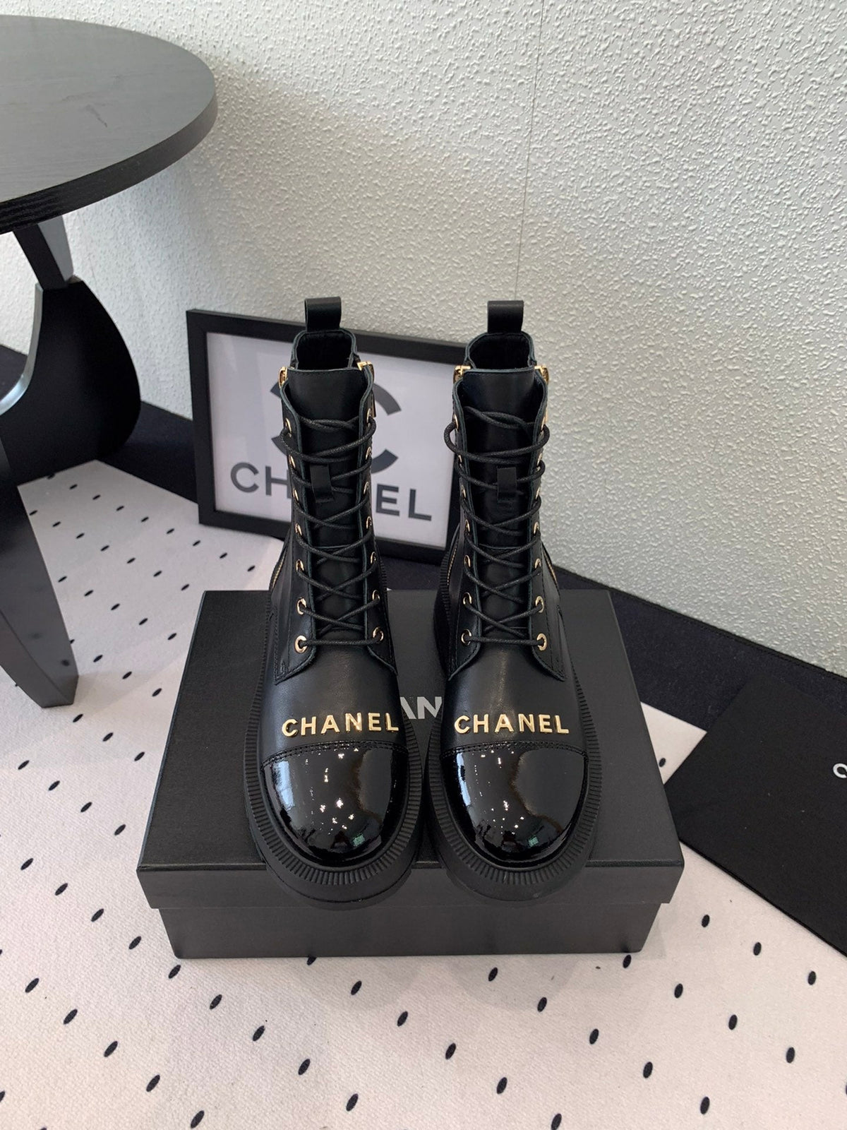 ANKLE BOOTS IN BLACK CALFSKIN