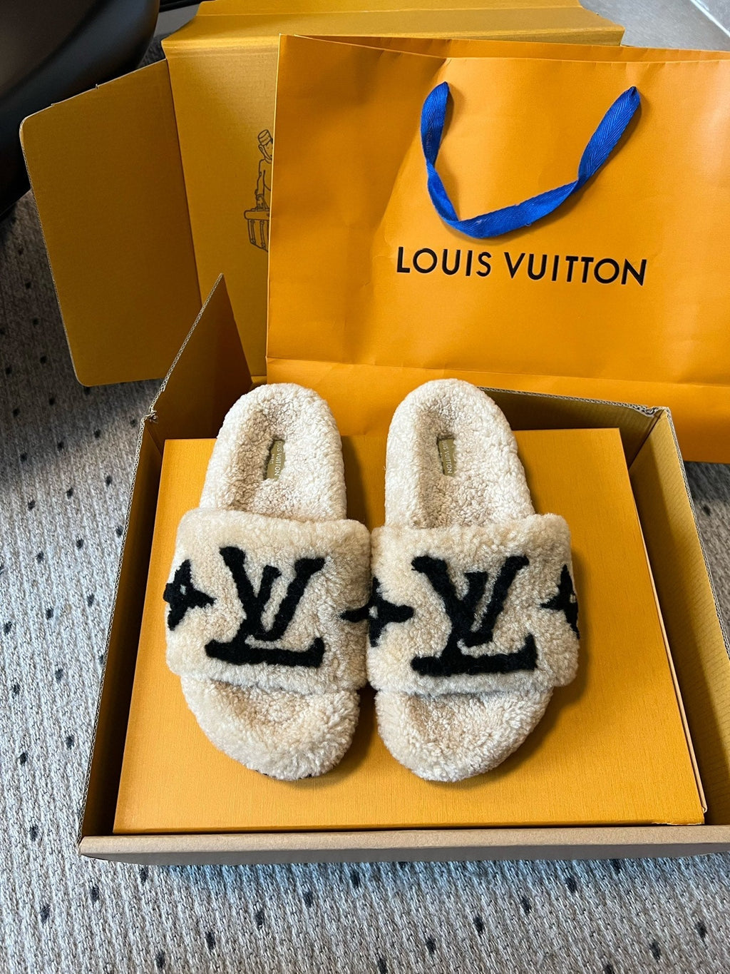 SLIPPER IN CAMEL BEIGE MIX BLACK FLEECE