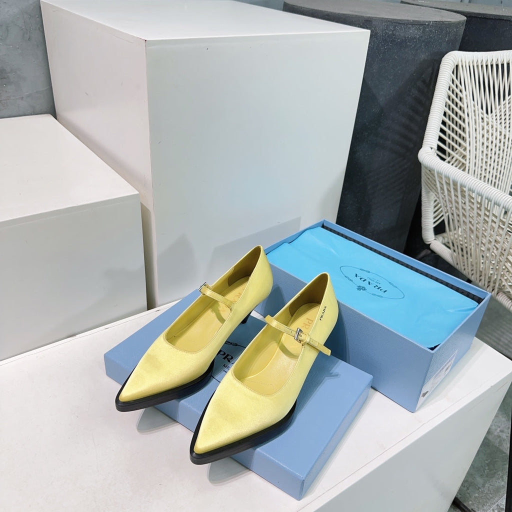 POINTED TOE MEDIUM HEEL PUMPS IN YELLOW SILK