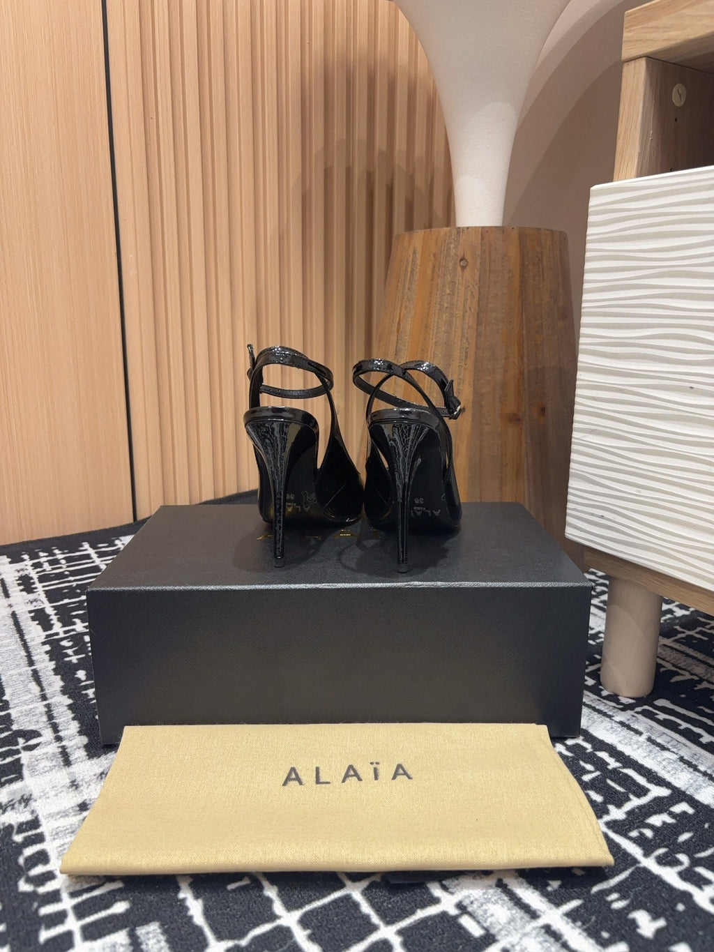 SLINGBACK HEEL 10 CM IN BLACK PATENT CALFSKIN