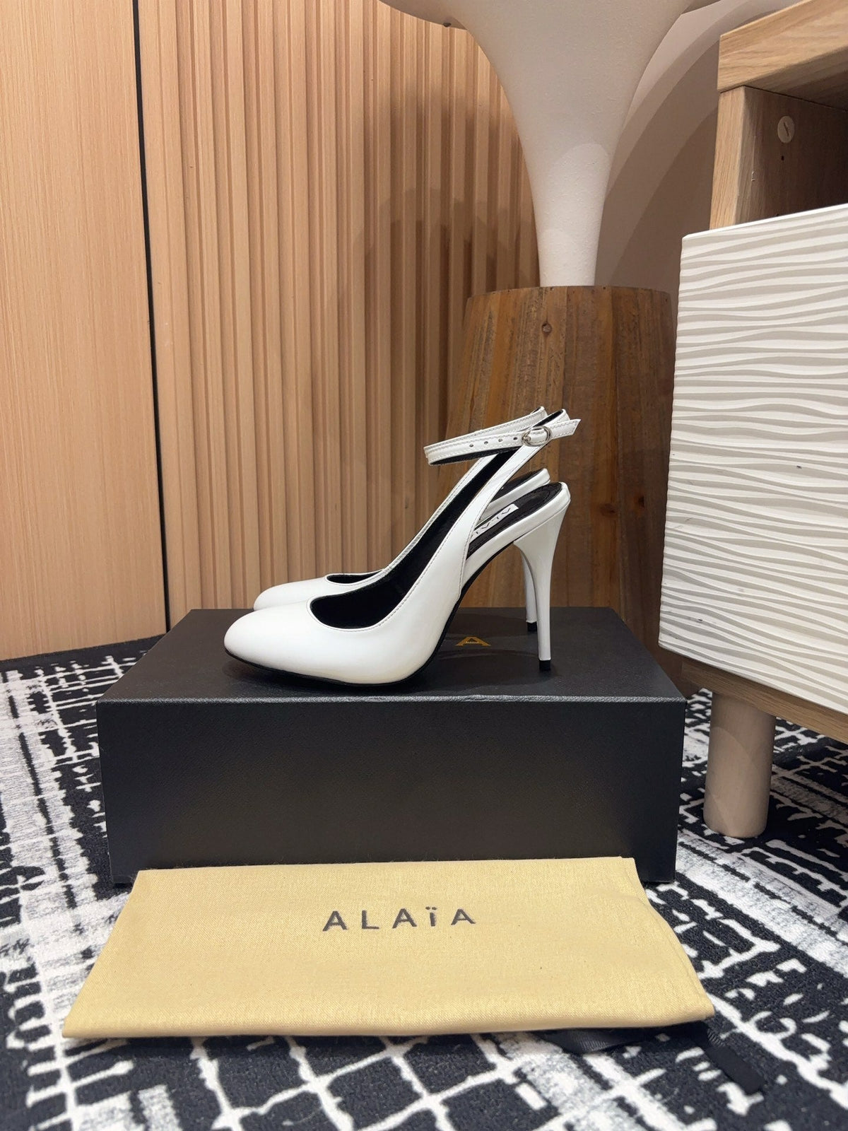 SLINGBACK HEEL 10 CM IN WHITE PATENT CALFSKIN