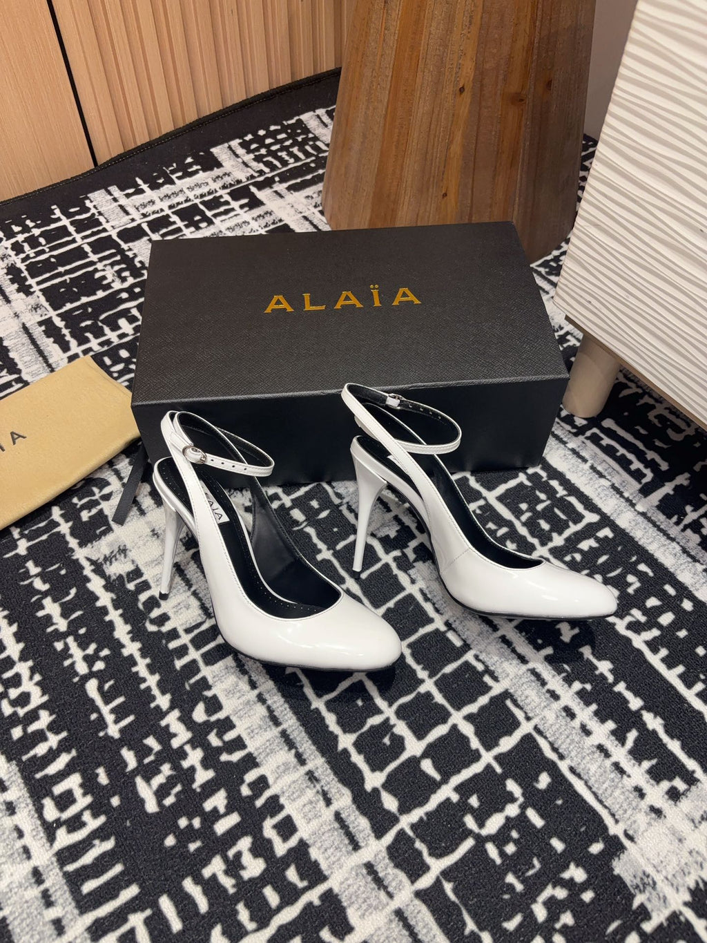 SLINGBACK HEEL 10 CM IN WHITE PATENT CALFSKIN