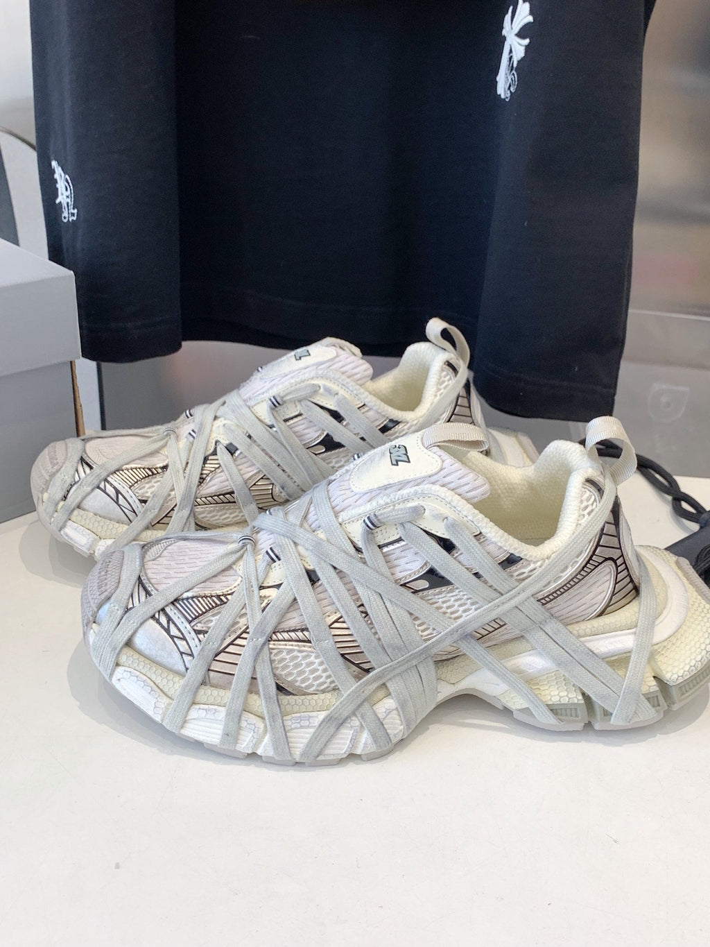 3XL EXTREME LACE SNEAKER BEIGE AND GRAY