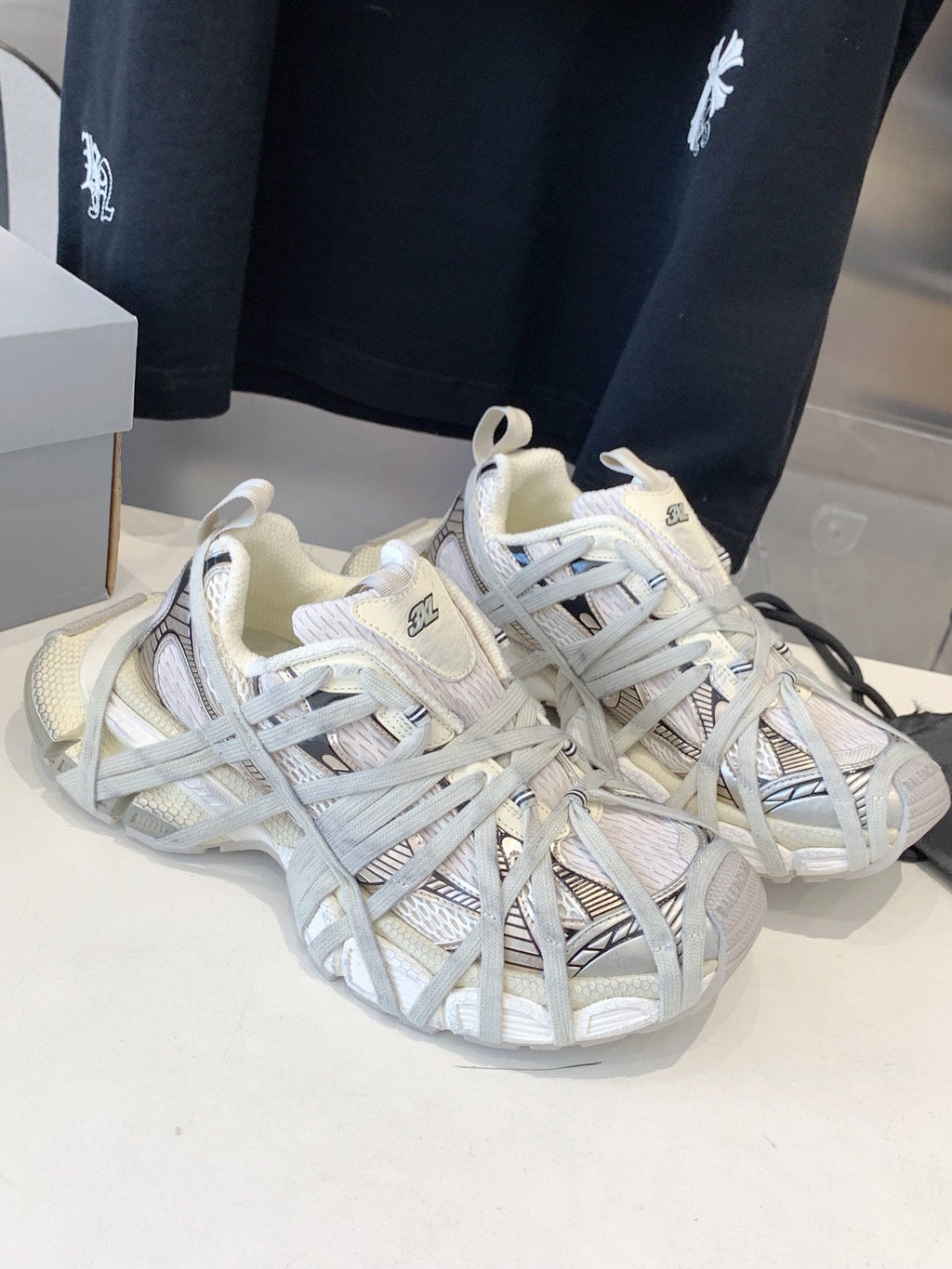 3XL EXTREME LACE SNEAKER BEIGE AND GRAY