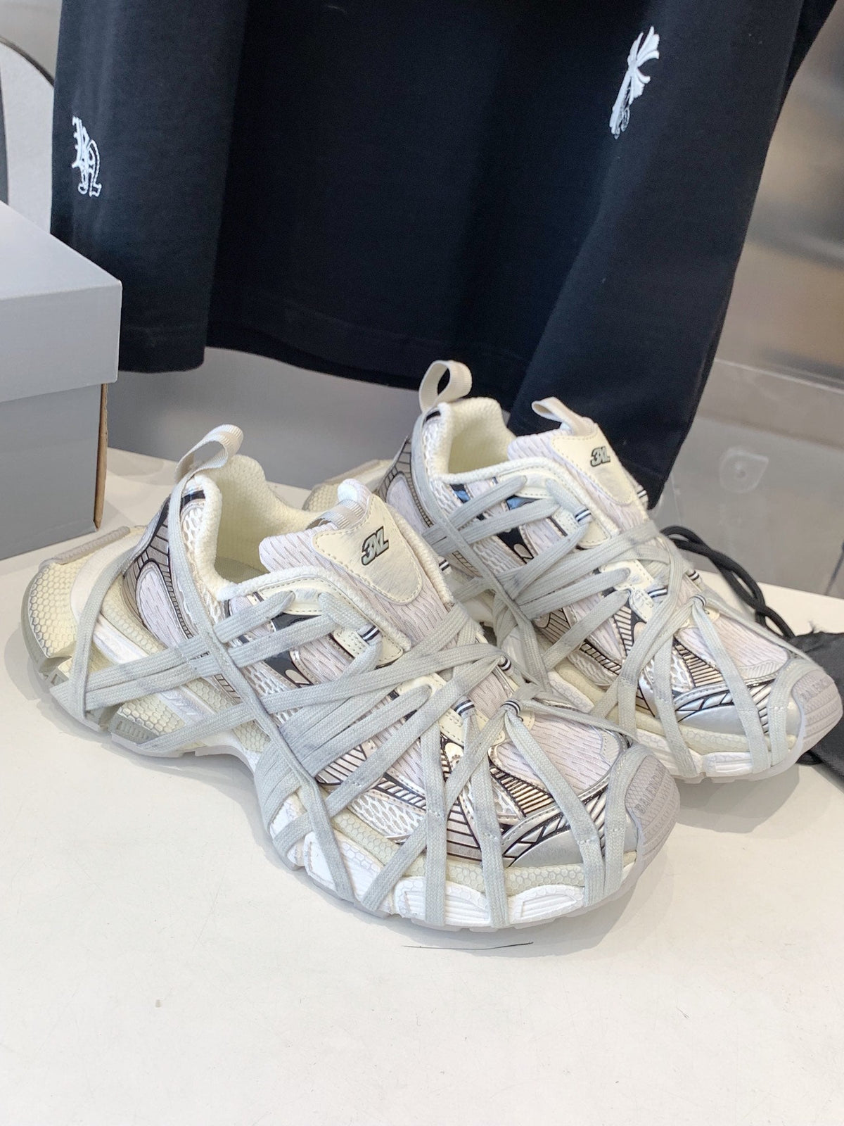 3XL EXTREME LACE SNEAKER BEIGE AND GRAY