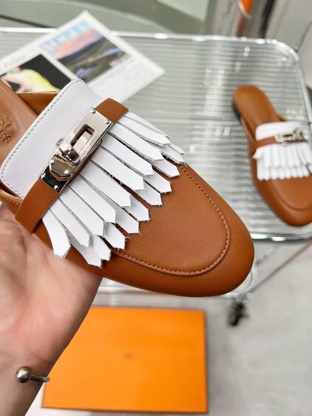 0Z MULE CARAMEL MIX FRINGED WHITE CALFSKIN