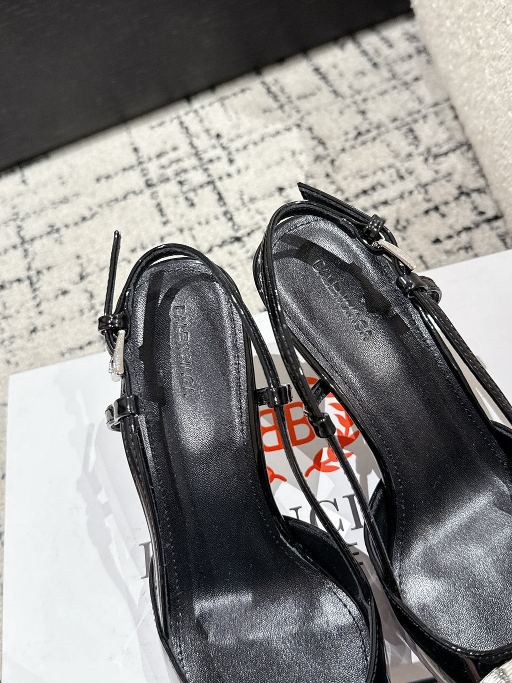 POINTED HIGH SLINGBACK IN BLACK PATENT CALFSKIN WITH CRYSTAL BUCKLE