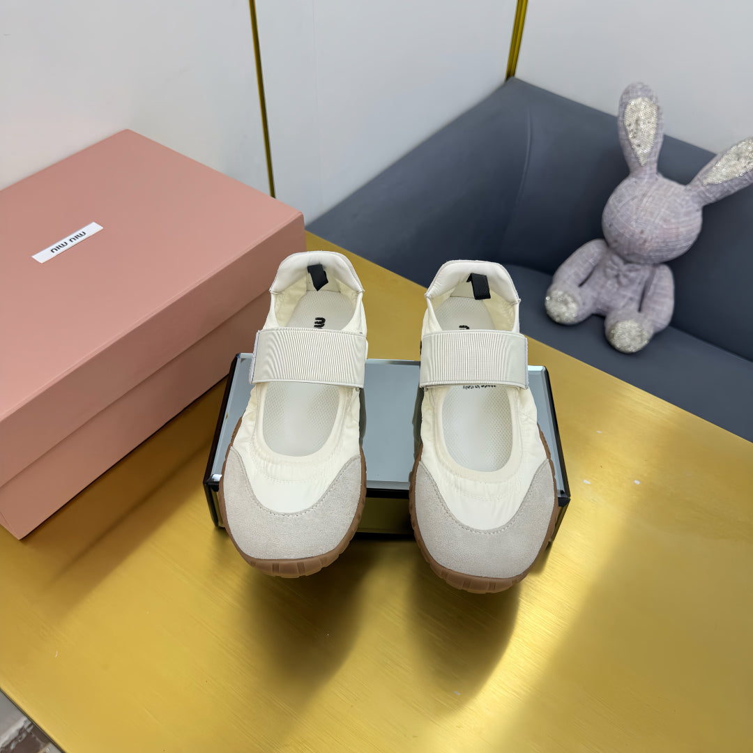 BALLERINAS SHOES IN OFF WHITE TYRE TECHNICAL FABRIC AND GREY SUEDE