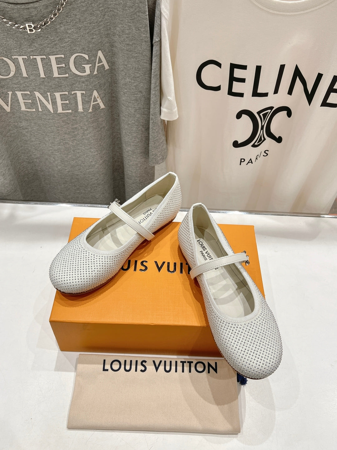 ROMY FLAT BALLERINA IN WHITE LAMBSKIN EMBELLISHED SILVER-TONED STUDS